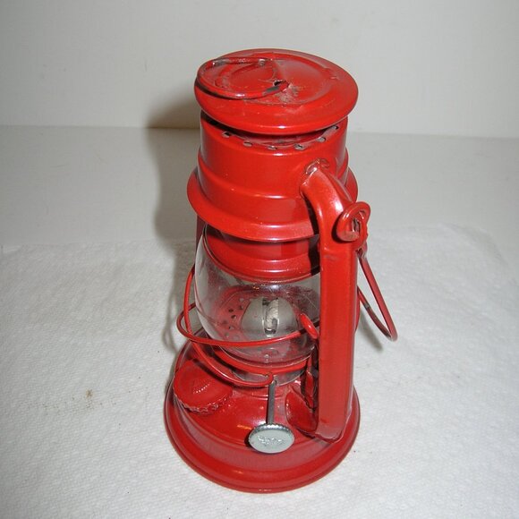 Vintage Wingedwheel No. 350 Red Kerosene Oil Lantern  7.5"T NEW F - Picture 4 of 7